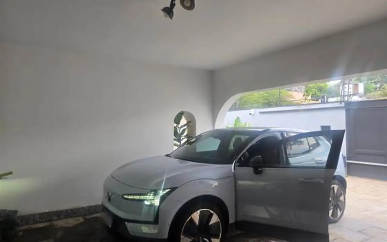 VOLVO EX30 69 KW ELÉTRICO ULTRA — foto 1 de 2