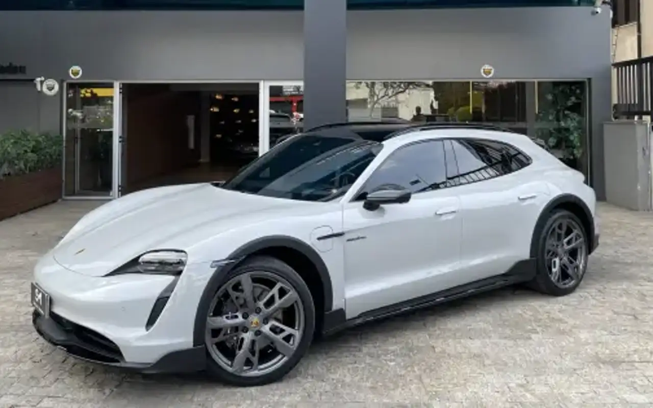 PORSCHE TAYCAN 4 CROSS TURISMO ELÉTRICO — foto 1 de 11
