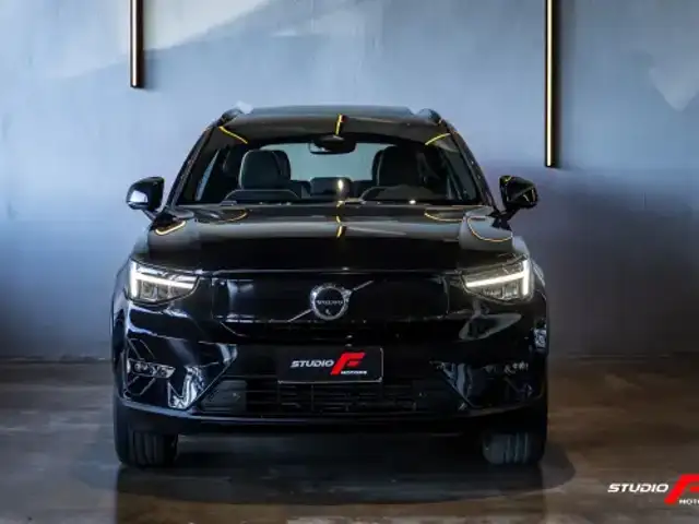 VOLVO XC40 P6 RECHARGE ELECTRIC PLUS em Porto Alegre, RS