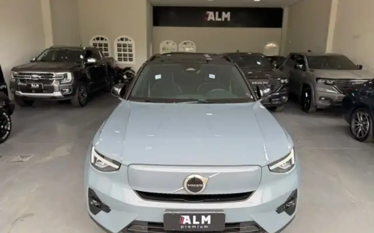VOLVO XC40 P6 RECHARGE ELECTRIC PLUS — foto 1 de 15