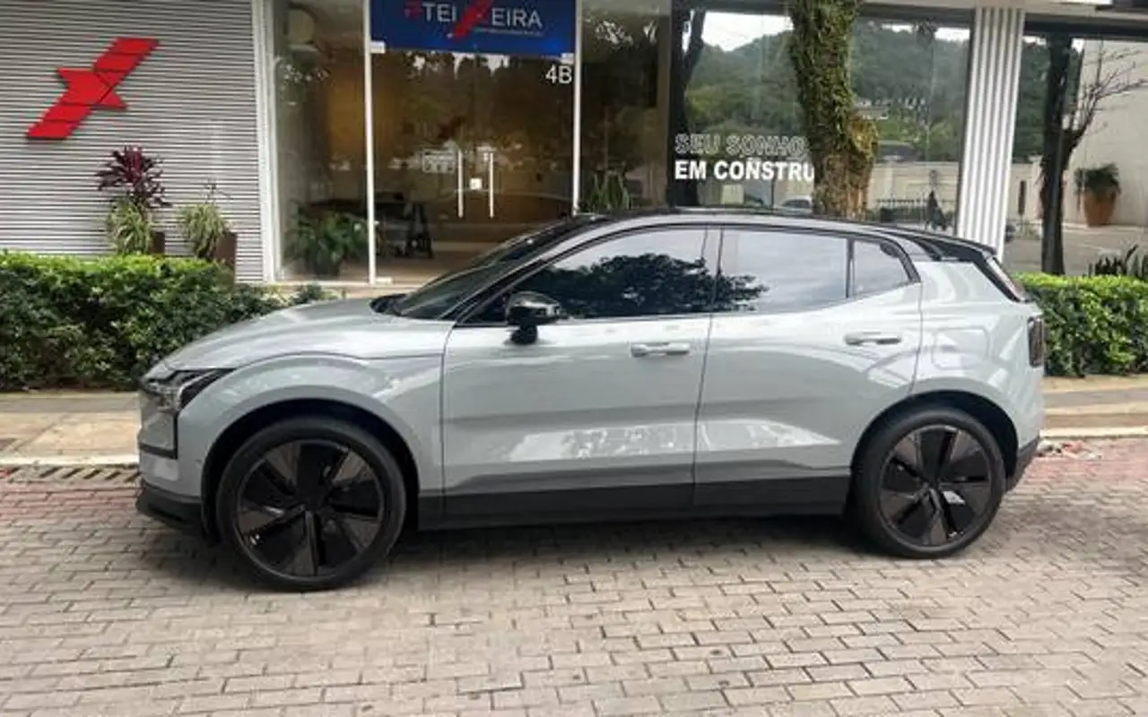 VOLVO EX30 69 KW ELÉTRICO ULTRA — foto 1 de 8