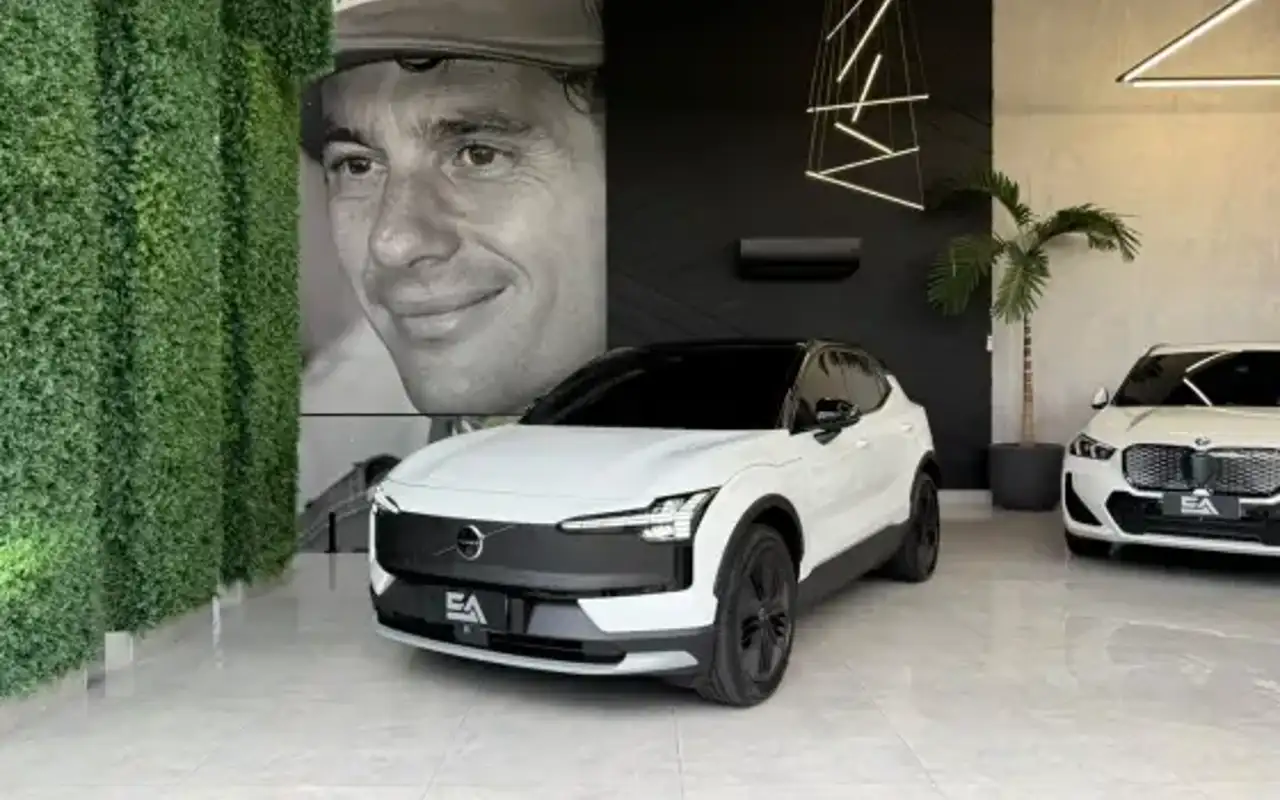 VOLVO EX30 69 KW ELÉTRICO CROSS COUNTRY — foto 1 de 18