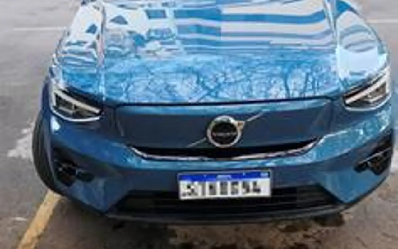 VOLVO XC40 P6 RECHARGE ELECTRIC PLUS — foto 1 de 7