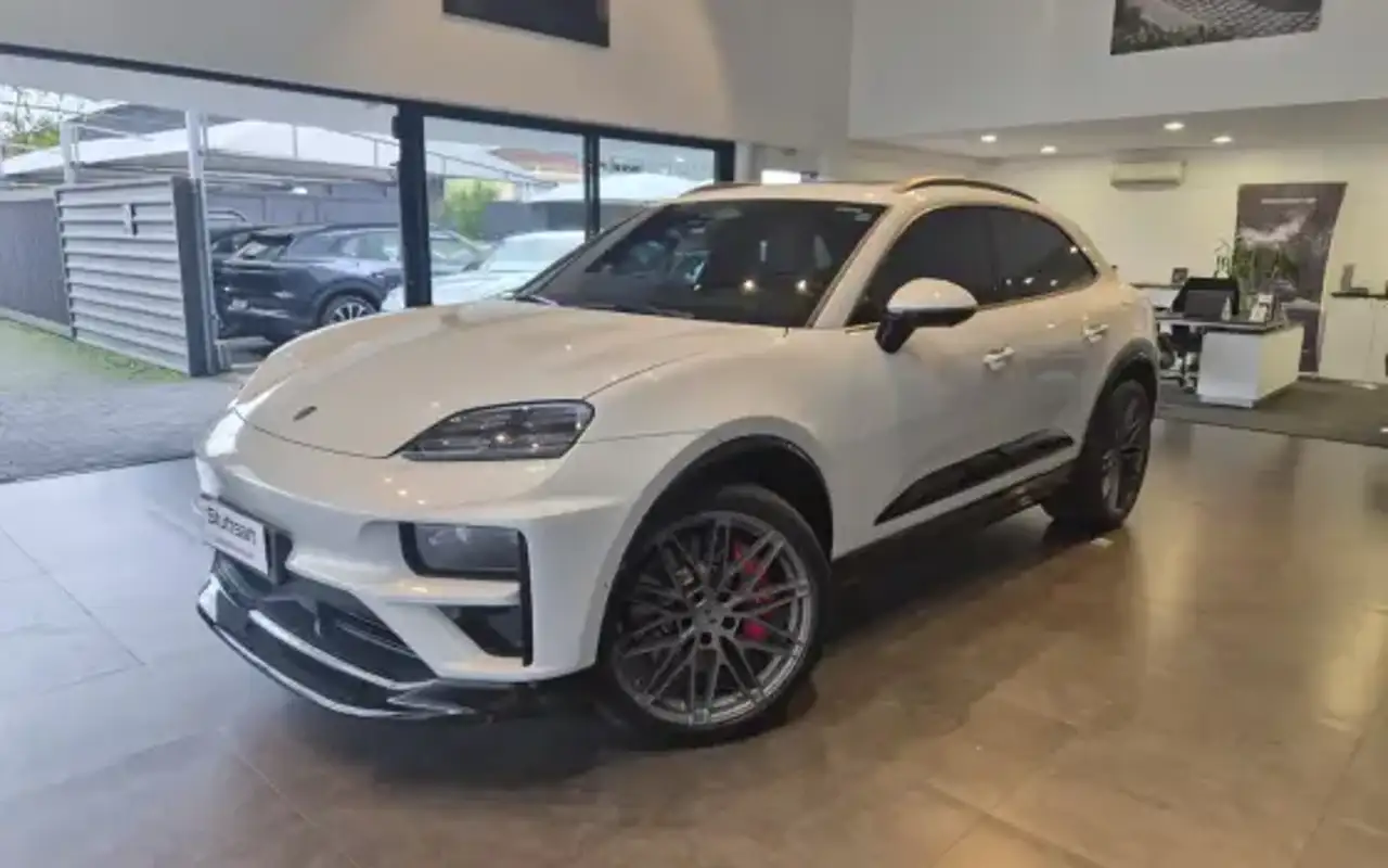 PORSCHE MACAN TURBO ELÉTRICO — foto 1 de 19