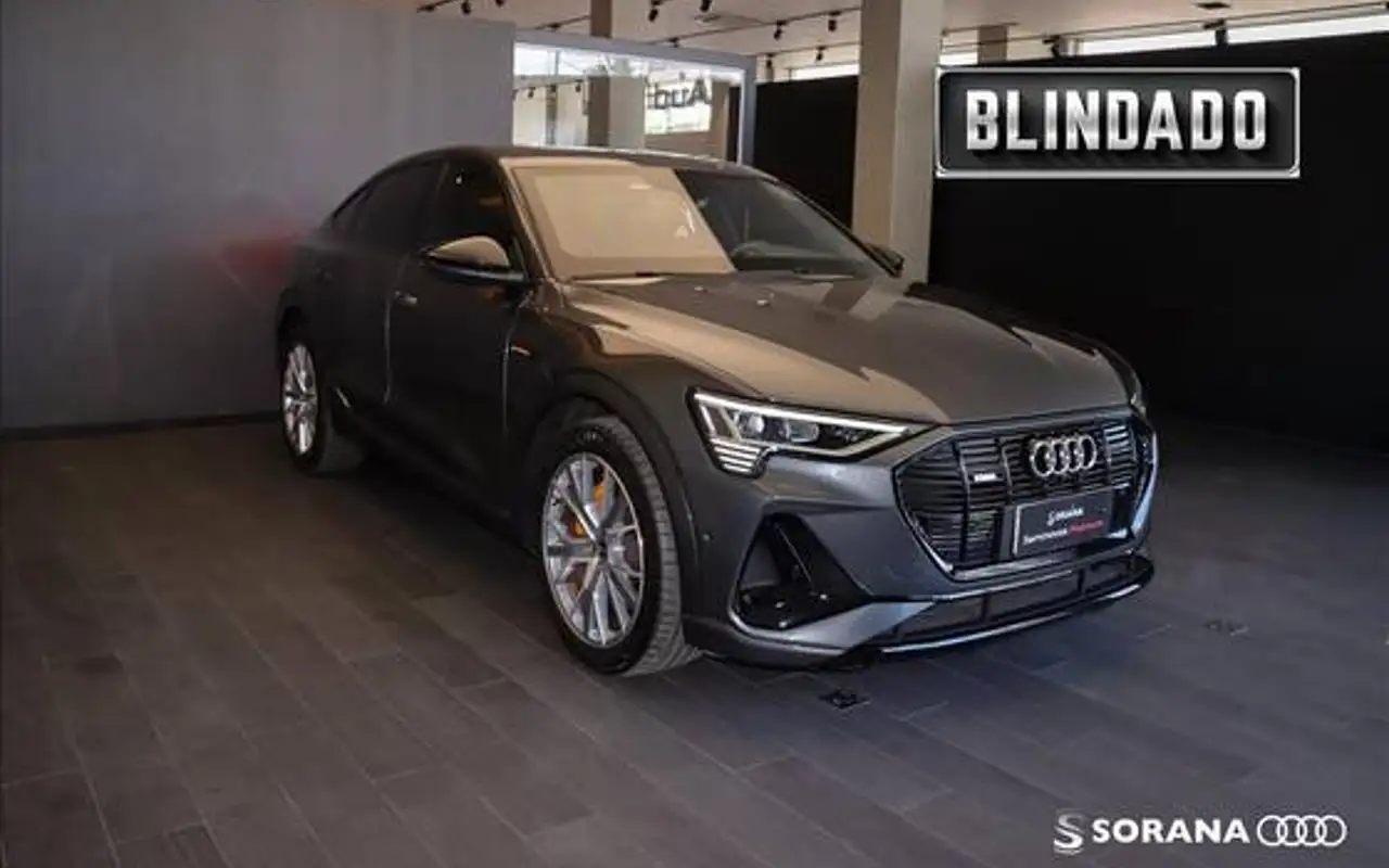 AUDI E-TRON ELÉTRICO SPORTBACK PERFORMANCE BLACK QUATTRO — foto 1 de 15