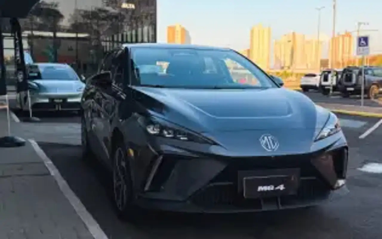 MG 4 64 KW ELÉTRICO LUXURY — foto 1 de 6