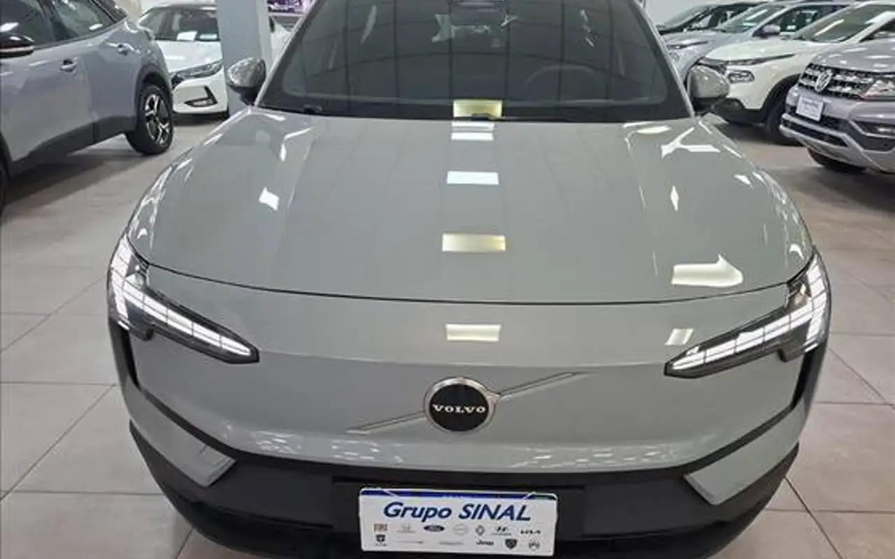 VOLVO EX30 69 KW ELÉTRICO CORE — foto 1 de 12