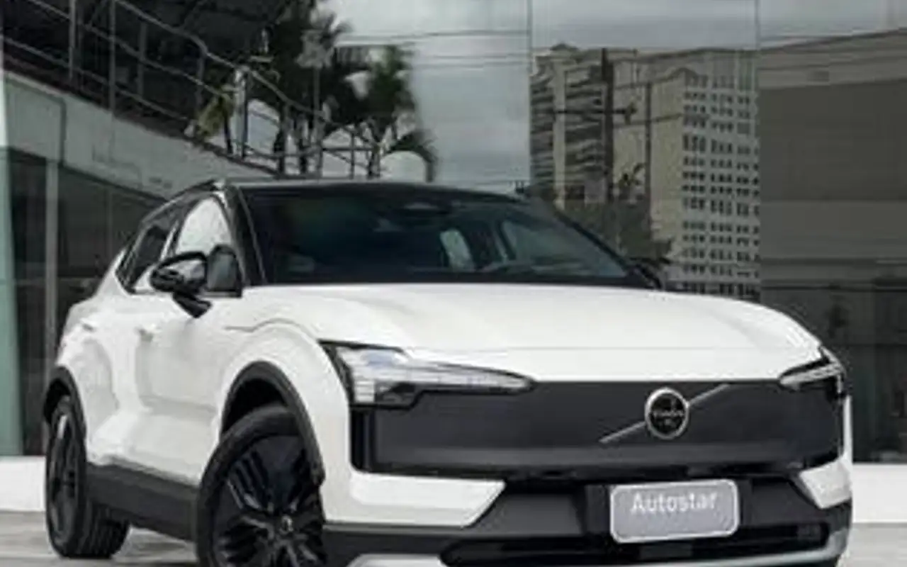 VOLVO EX30 69 KW ELÉTRICO CROSS COUNTRY — foto 1 de 8