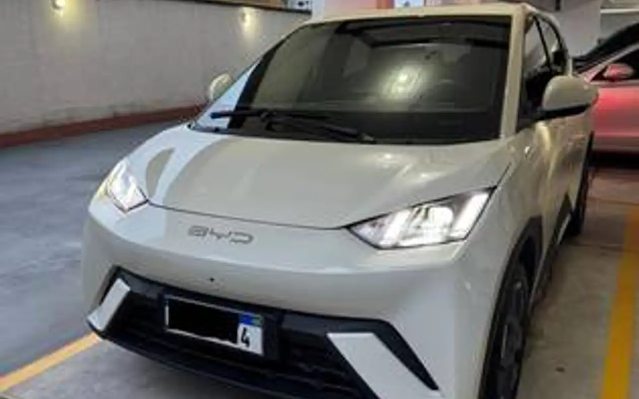 BYD DOLPHIN MINI 38 KW ELÉTRICO 5L — foto 1 de 8