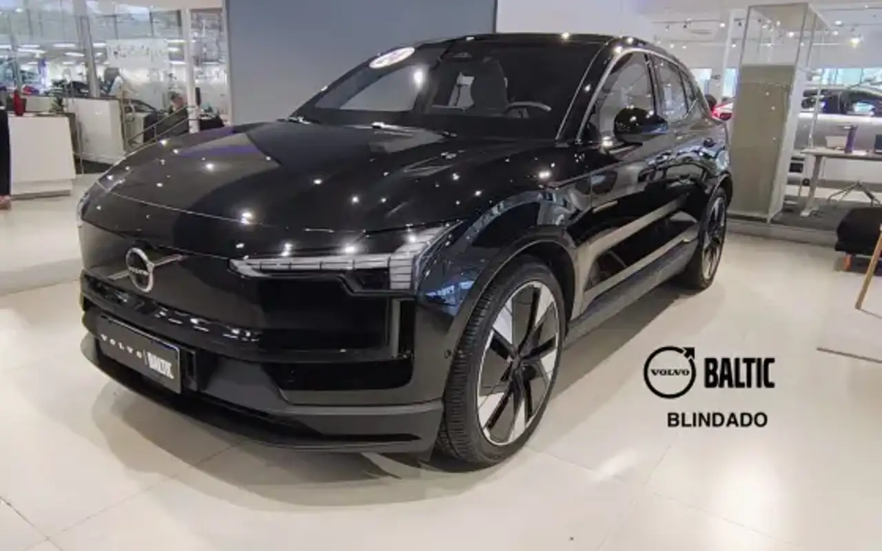 VOLVO EX30 69 KW ELÉTRICO ULTRA — foto 1 de 9