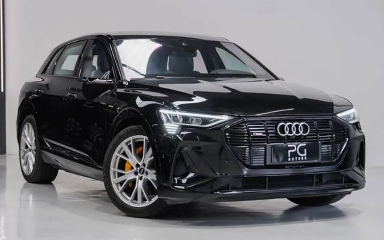 AUDI E-TRON ELÉTRICO PERFORMANCE BLACK QUATTRO — foto 1 de 15