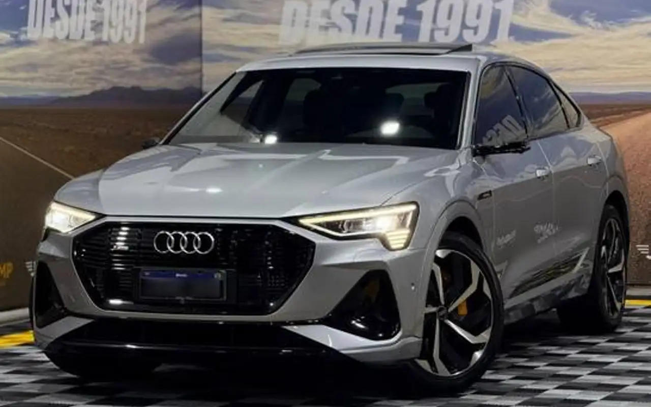 AUDI E-TRON ELÉTRICO SPORTBACK PERFORMANCE QUATTRO — foto 1 de 8