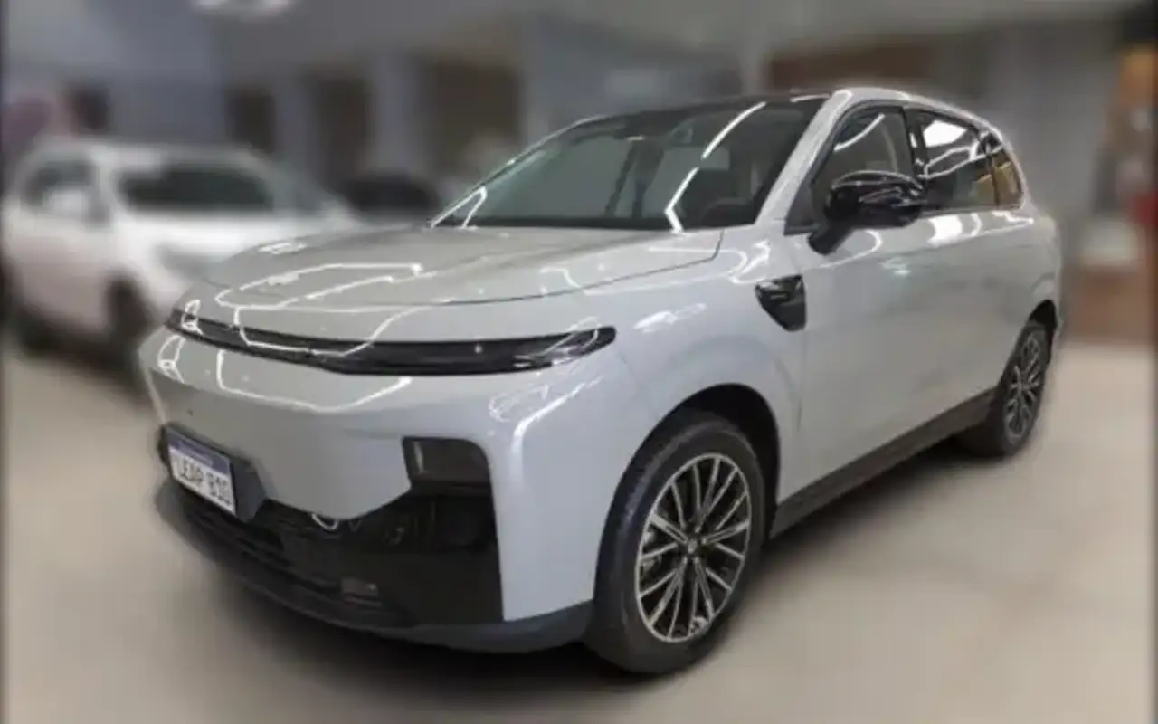 LEAPMOTOR B10 56,2 KW BEV — foto 1 de 7