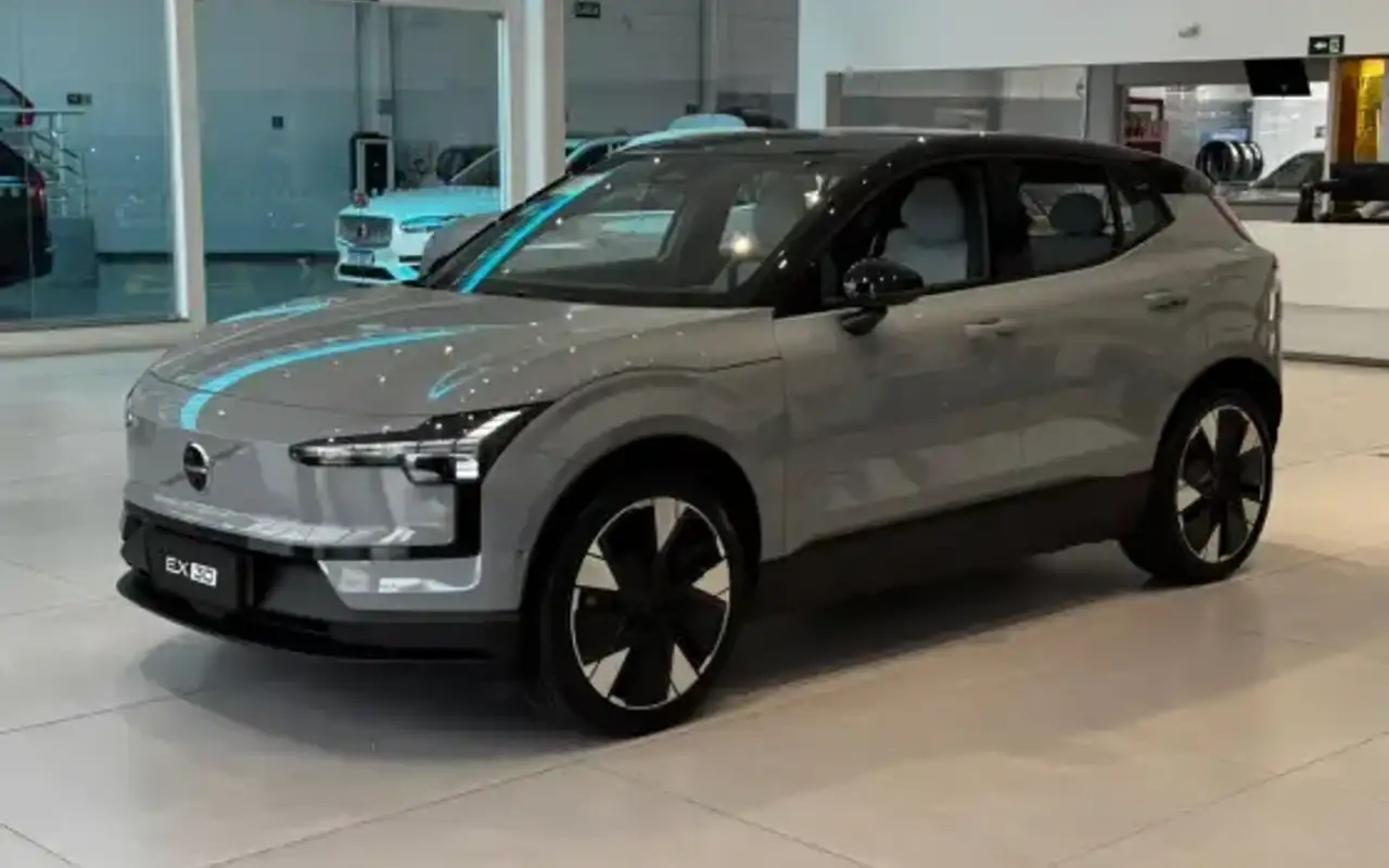 VOLVO EX30 69 KW ELÉTRICO PERFORMANCE ULTRA — foto 1 de 15