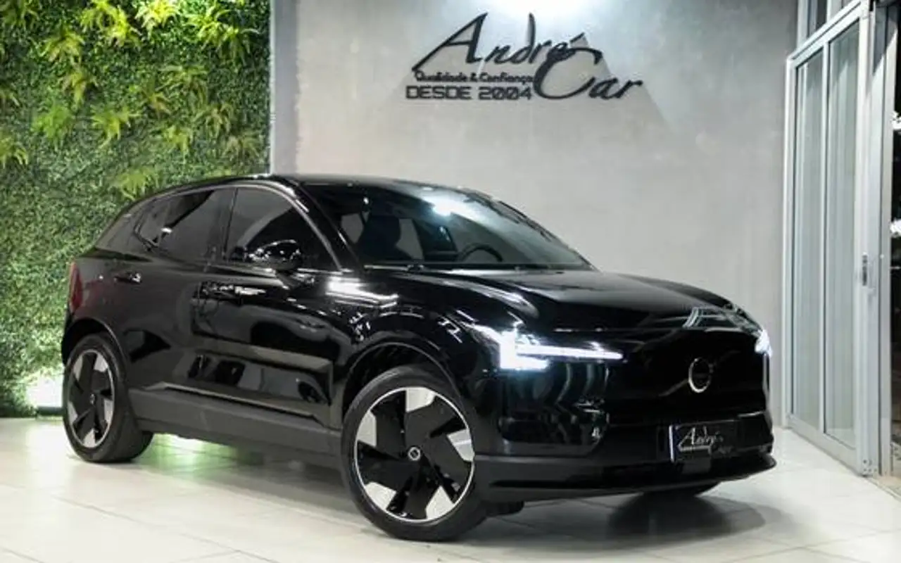 VOLVO EX30 69 KW ELÉTRICO PLUS — foto 1 de 20