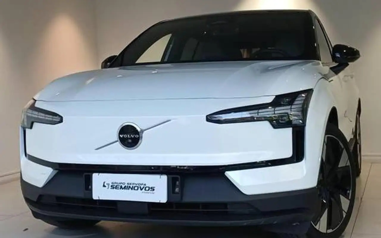VOLVO EX30 69 KW ELÉTRICO ULTRA — foto 1 de 17