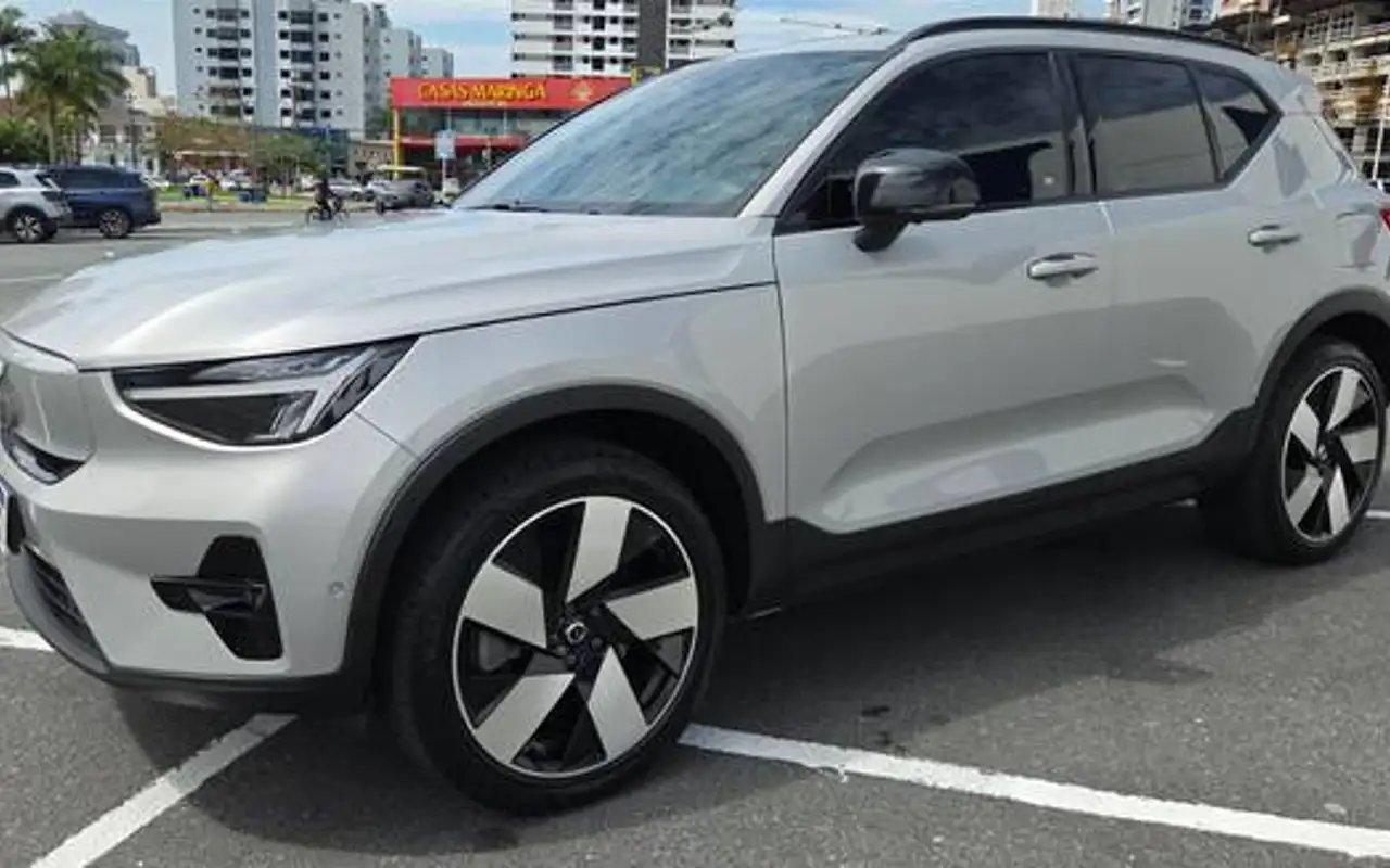 VOLVO XC40 P8 RECHARGE TWIN ELECTRIC ULTIMATE AWD — foto 1 de 8