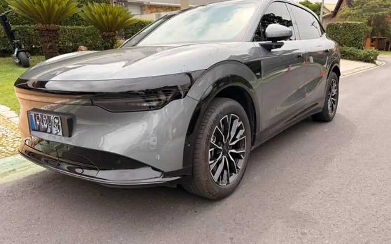 ZEEKR 7X 100 KW ELÉTRICO PREMIUM — foto 1 de 8