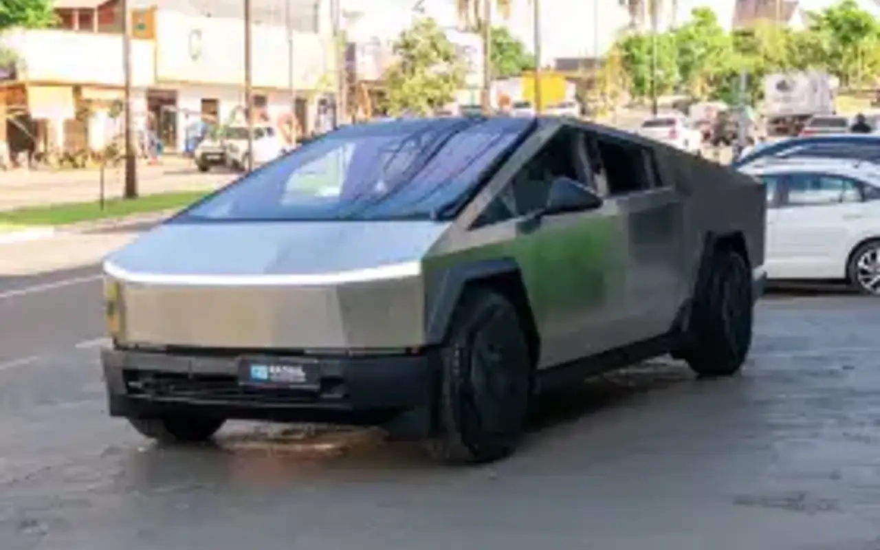 TESLA CYBERTRUCK 122,4 KW ELÉTRICO LONG RANGE RWD — foto 1 de 18