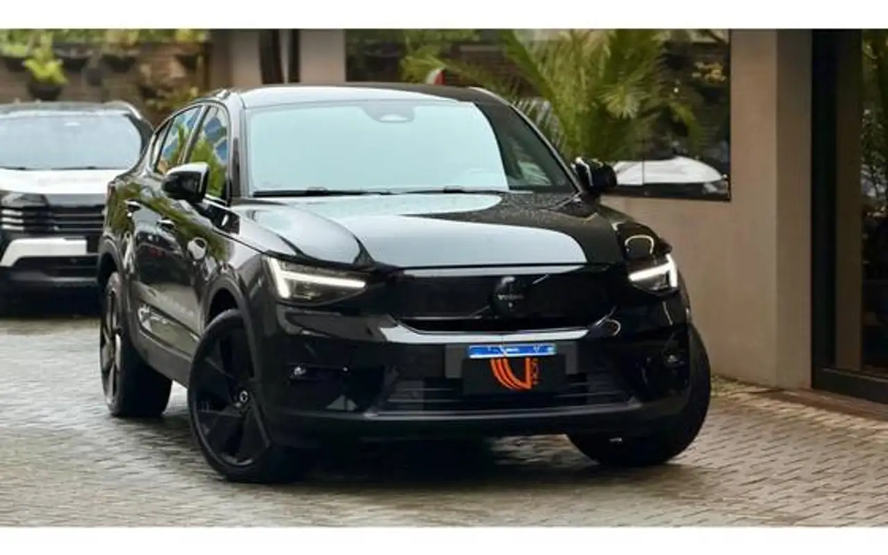 VOLVO EC40 P8 RECHARGE TWIN ELECTRIC ULTRA BLACK EDITION AWD — foto 1 de 7