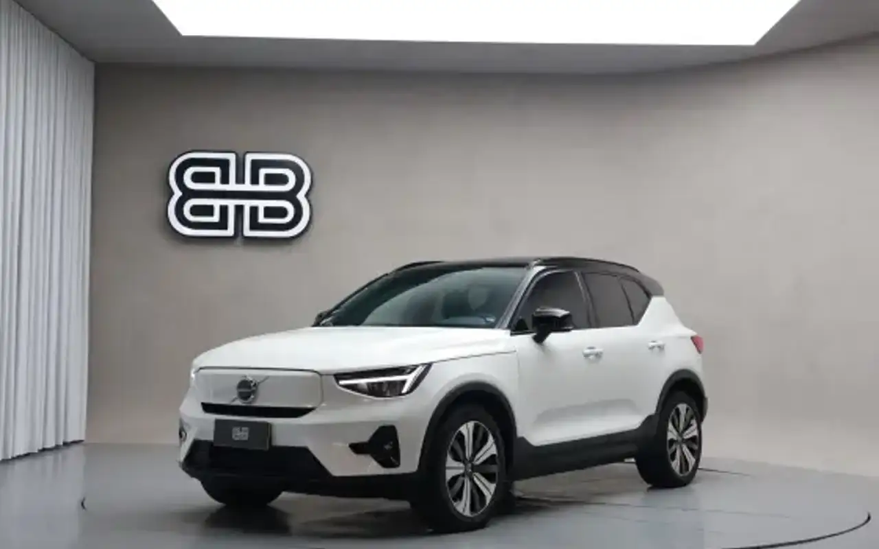 VOLVO XC40 P6 RECHARGE ELECTRIC PLUS — foto 1 de 9