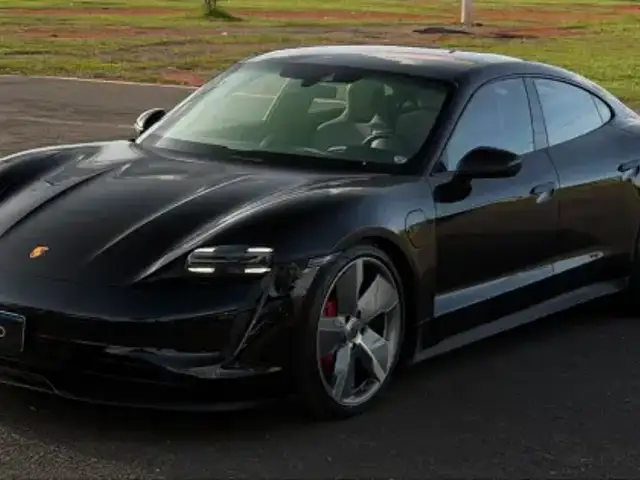 PORSCHE TAYCAN 4S ELÉTRICO em Brasília, DF