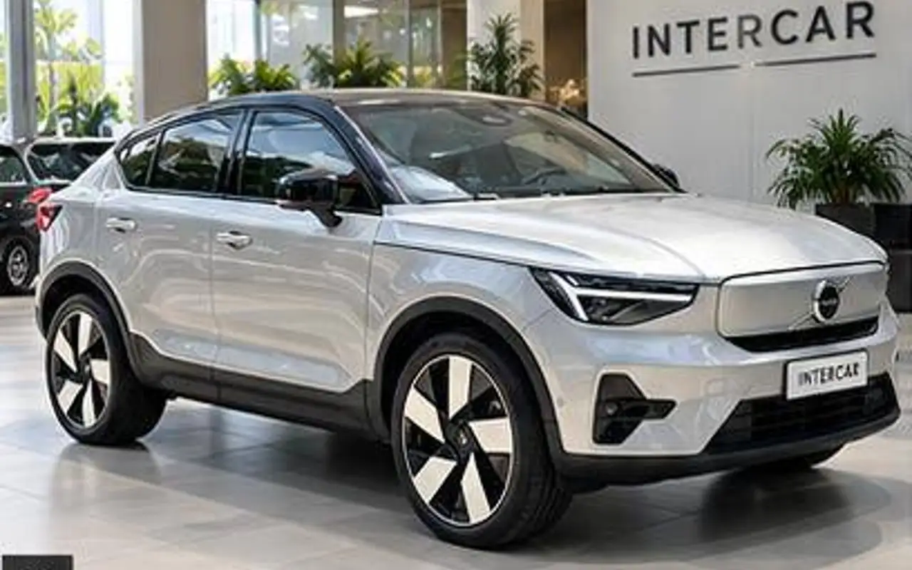 VOLVO C40 P8 RECHARGE PURE ELECTRIC AWD — foto 1 de 12