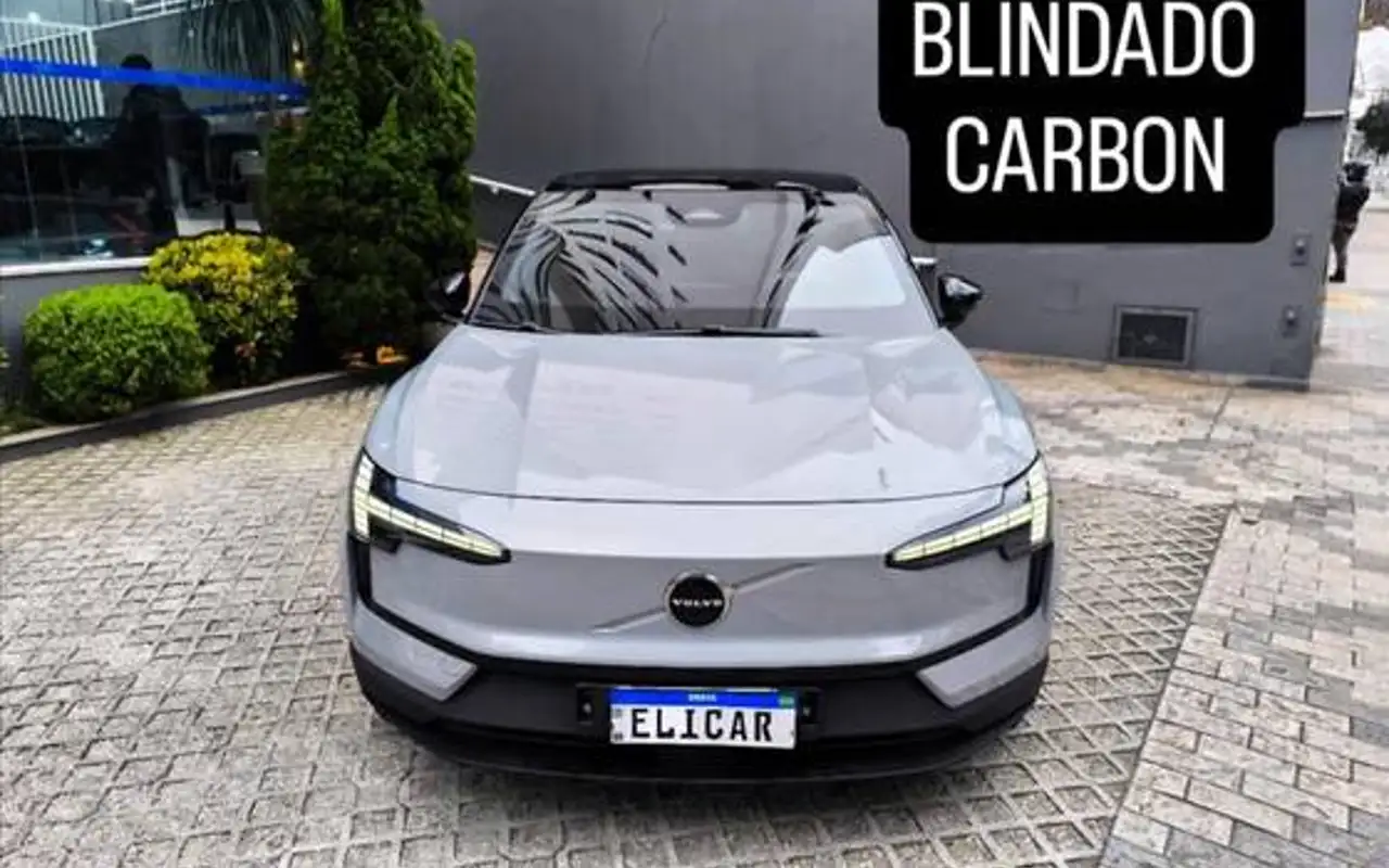 VOLVO EX30 69 KW ELÉTRICO ULTRA — foto 1 de 19