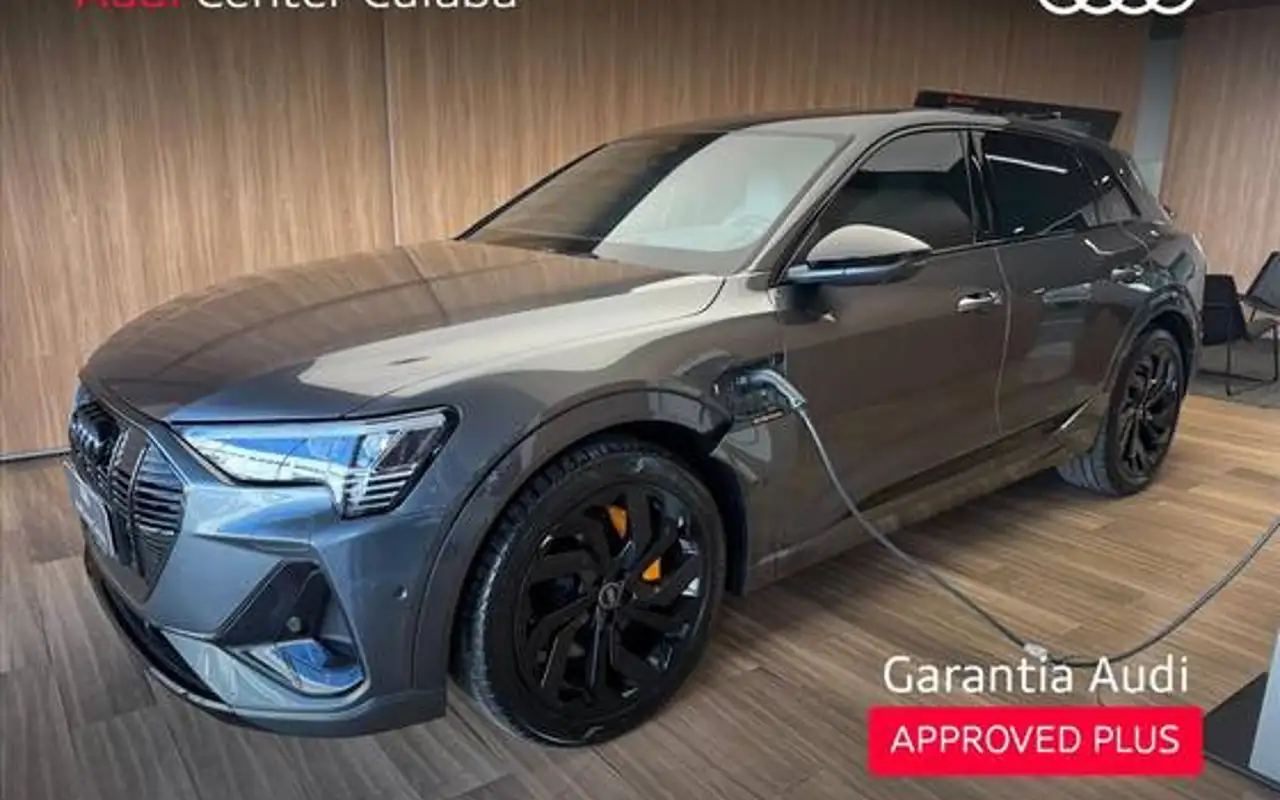 AUDI E-TRON ELÉTRICO PERFORMANCE BLACK QUATTRO — foto 1 de 18