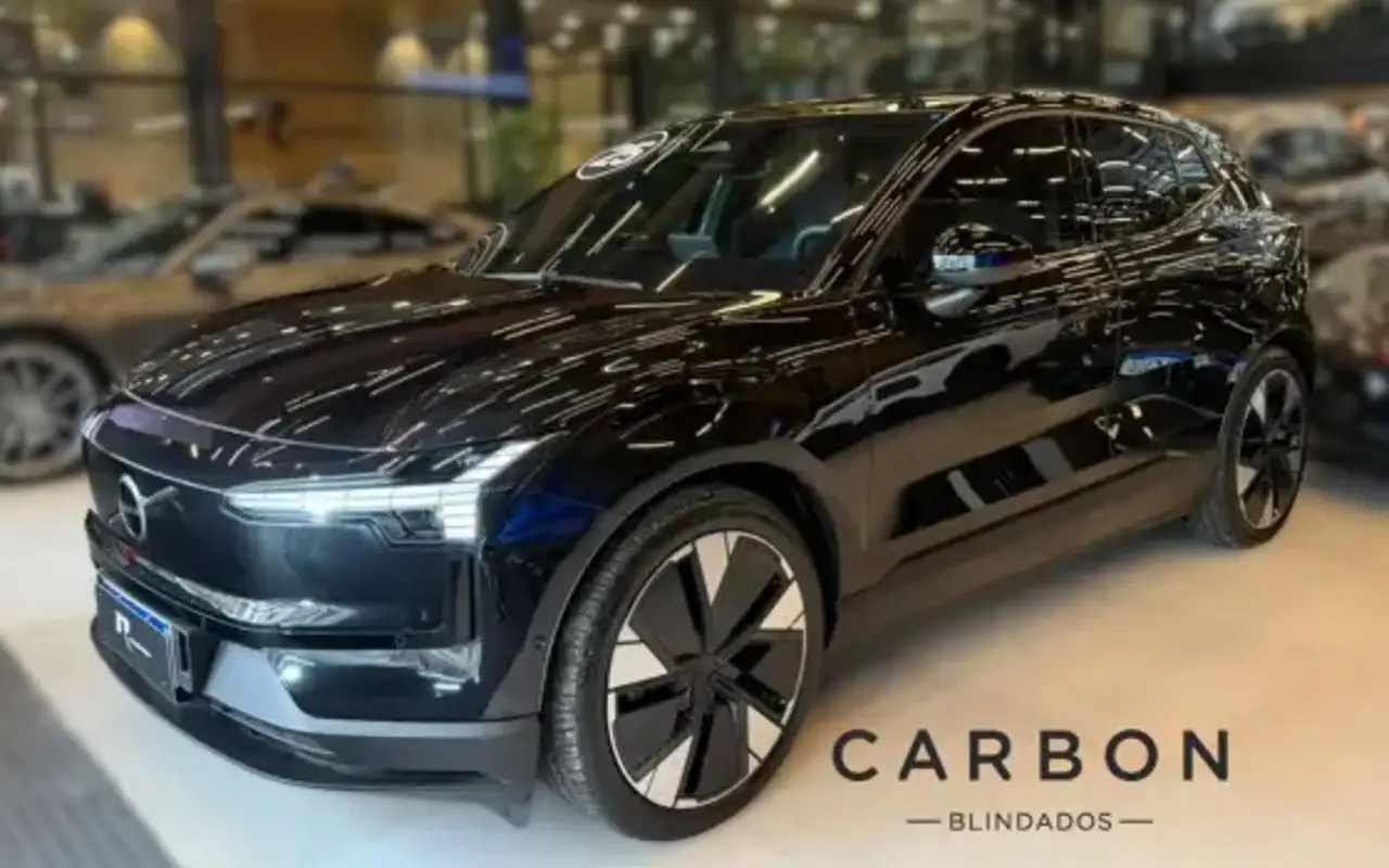 VOLVO EX30 69 KW ELÉTRICO ULTRA — foto 1 de 17